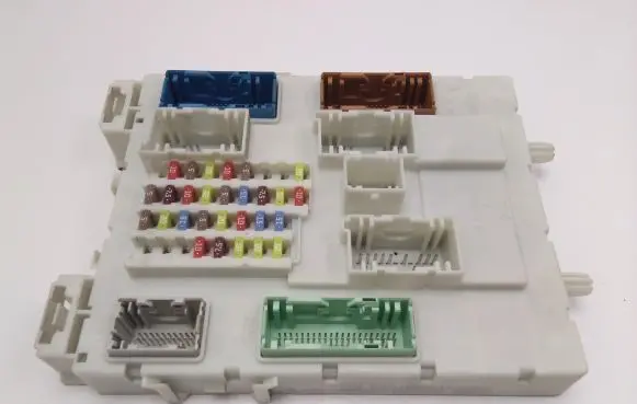 Ford Focus Fuse module BV6N14A073ES BV6T14014BSC