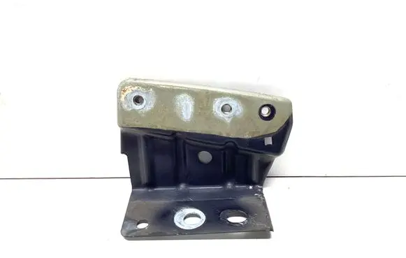 Nissan Qashqai Fender mounting bracket
