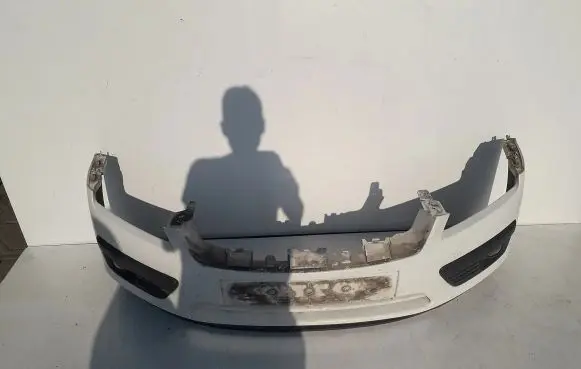 Ford Focus Front bumper 4m5117757a