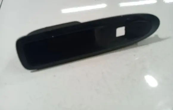Citroen C4 II Front door window switch trim 9670298277