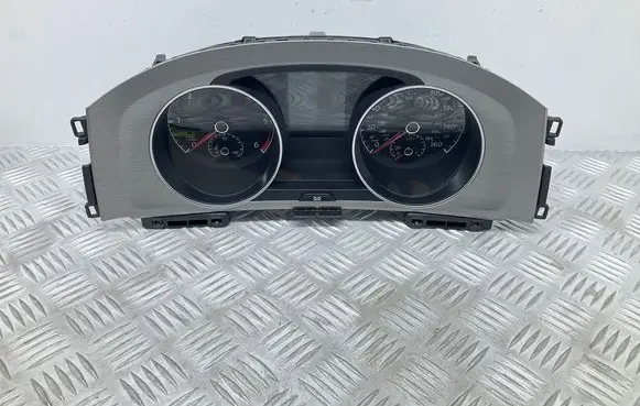 Volkswagen Golf VII Speedometer (instrument cluster) 5G1920941