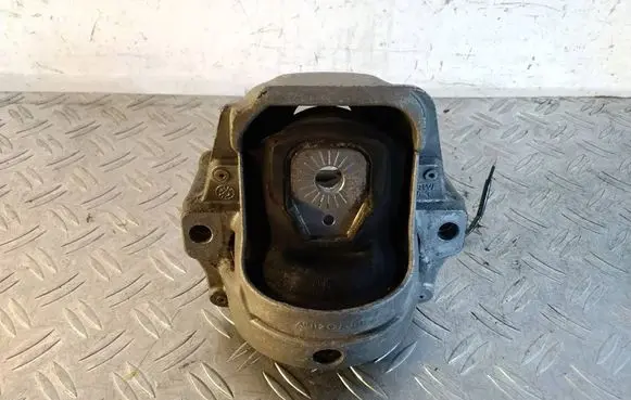 Porsche Macan (95B) Engine mount bracket 8R0199381