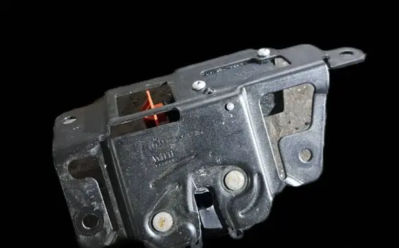 BMW X3 E83 Tailgate/trunk/boot lock/catch/latch 7057364