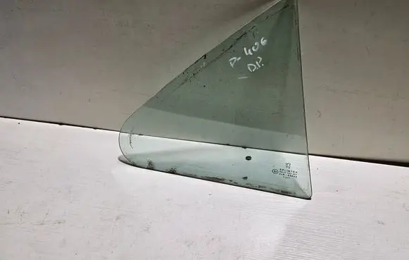 Rear vent window glass