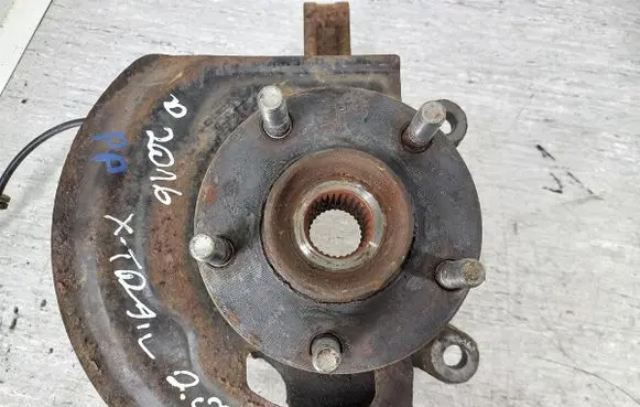 Front wheel hub spindle knuckle
