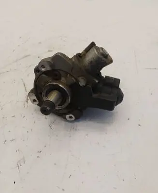 Volkswagen Golf VII Fuel injection high pressure pump 04B130755E 28395883