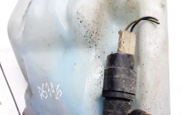 Volkswagen Jetta II Windscreen/windshield washer pump