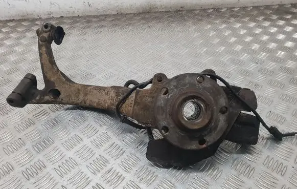 Volkswagen PASSAT B5 Front wheel hub spindle knuckle 8D0407257AE
