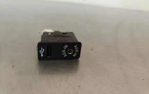 BMW X3 F25 AUX in-socket connector 9237653