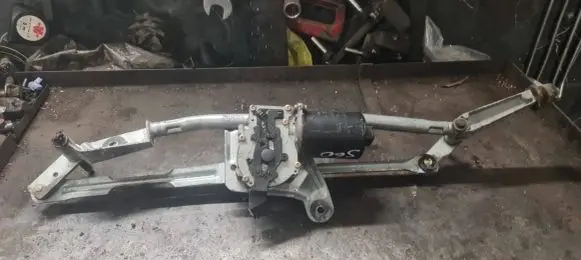 Volvo S60 Front wiper linkage and motor 8648345