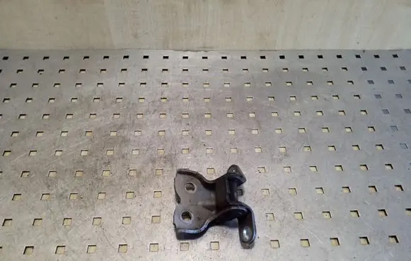 Toyota Avensis T250 Front door lower hinge 