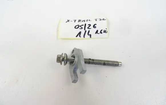 Nissan X-Trail T32 Engine mount bracket