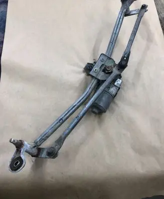 Audi A4 S4 B7 8E 8H Front wiper linkage and motor 390241509