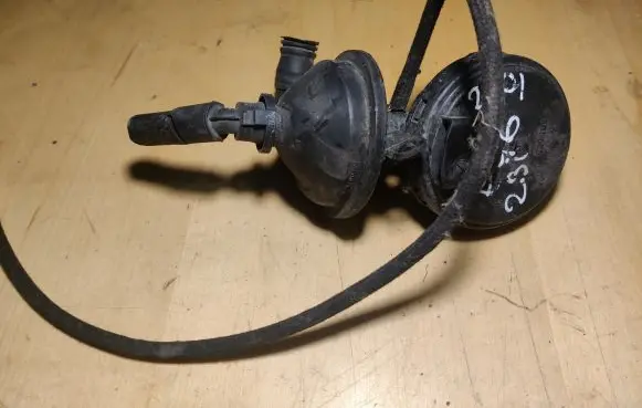 BMW 3 E46 Oil breather separator 7501566