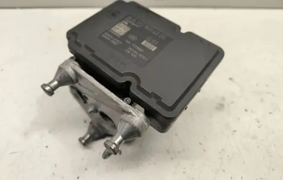 Mercedes-Benz SLK AMG R172 ABS Pump A1729014000 A1724314212