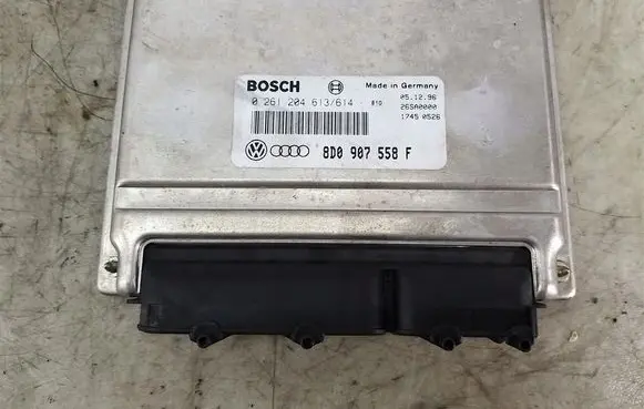 Volkswagen PASSAT B5 Engine control unit/module 