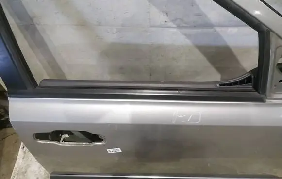 KIA Sorento Front door glass trim molding 