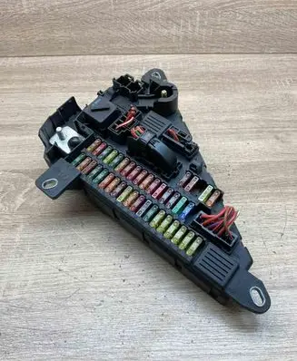 BMW 5 E60 E61 Fuse module 6906618 690661804
