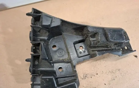 Volvo V60 Front bumper mounting bracket 31323832