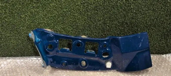 Man TGE 1gen Fender mounting bracket 7C0821110