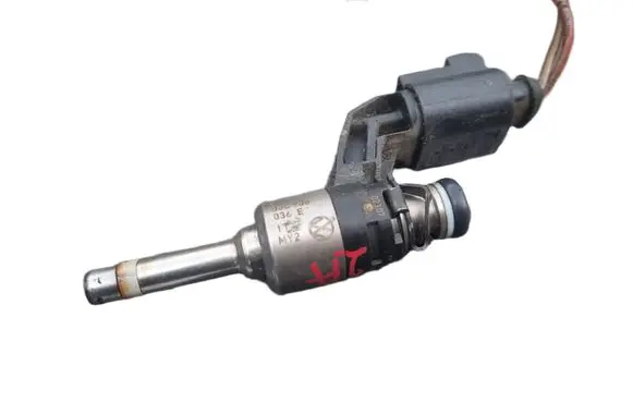 Volkswagen Golf V Fuel injector 03C906036E
