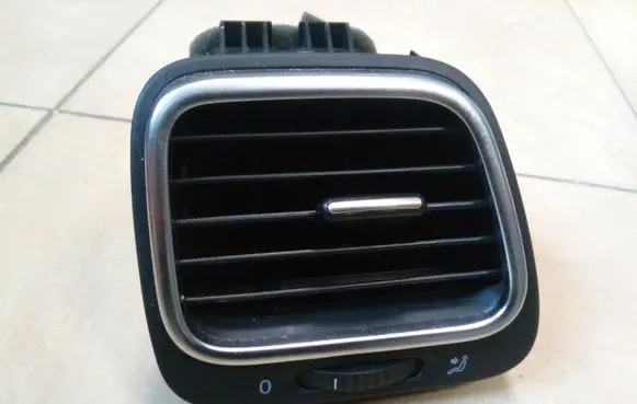 Volkswagen Eos Dashboard side air vent grill/cover trim 1Q0819704K NE68979