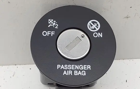 Hyundai Kona I Passenger airbag on/off switch 