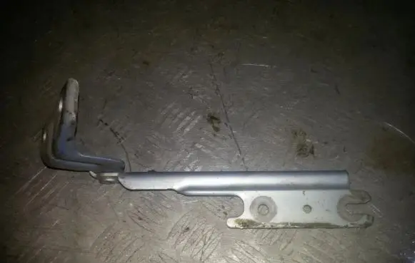 Mazda 626 Engine bonnet/hood hinges
