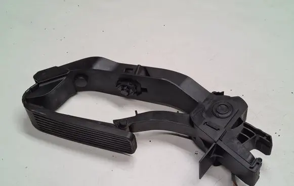 Mercedes-Benz CLS C219 Accelerator throttle pedal A2113000904