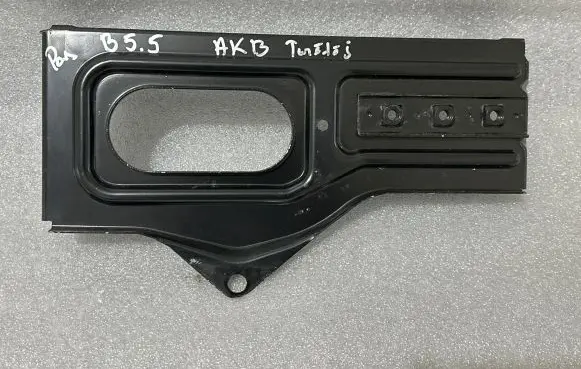 Volkswagen PASSAT B5.5 Battery tray 