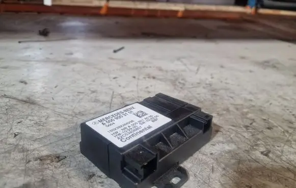 Mercedes-Benz E W212 Other control units/modules A0009003101