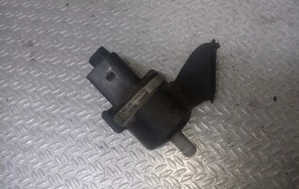 Audi A4 S4 B6 8E 8H Electromagnetic valve 058133517