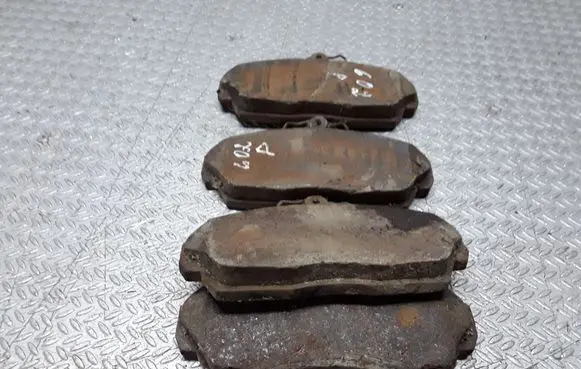 Land Rover Freelander Brake pads (front) 