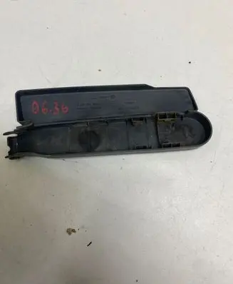 Front wiper blade arm