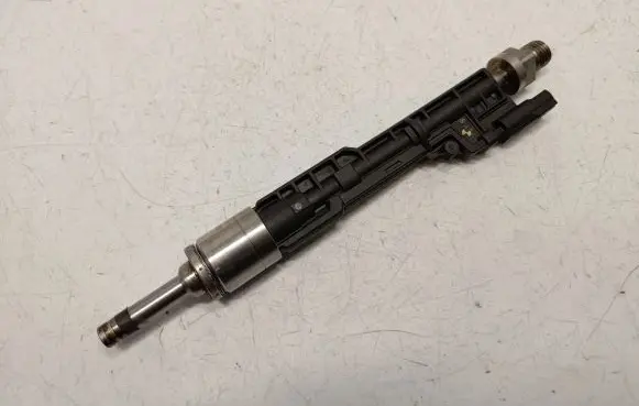 BMW X3 F25 Fuel injector 13647597870