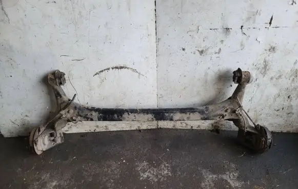 Toyota Prius (NHW20) Rear axle beam 