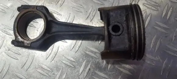 Opel Astra G Piston with connecting rod