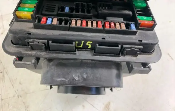 BMW 4 F32 F33 Fuse box cover 9224872