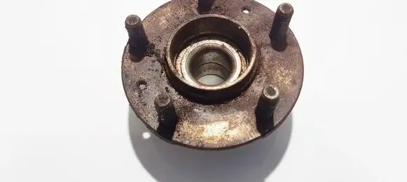 Mazda 626 Rear wheel hub 33bwk02c