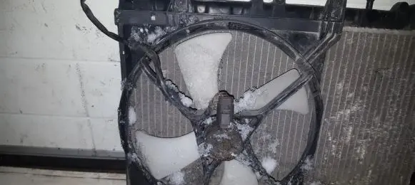 Nissan Almera Radiator cooling fan shroud