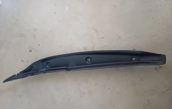 Mercedes-Benz GL X164 Fender end trim 1648890425