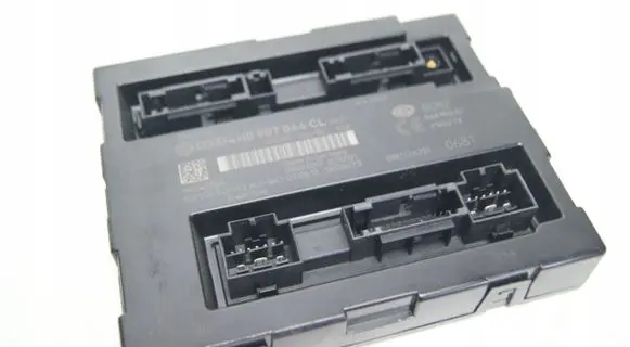 Volkswagen Touareg II Central body control module 4H0907064CL