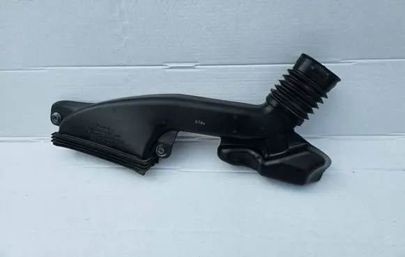 Ford Mondeo MK V Air intake duct part DG939C675BB