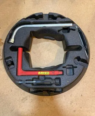 Audi A4 S4 B9 Tool set 8W0012109