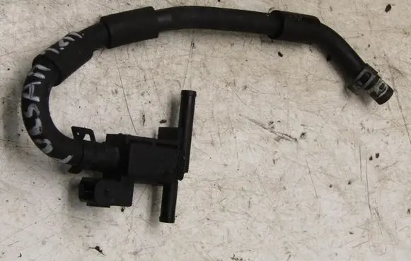 Nissan Pulsar Valve vacuum 8200603558