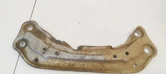 Volvo V70 Engine mounting bracket 