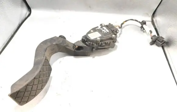 Volkswagen PASSAT B5 Accelerator throttle pedal 8D1723523H 6PV00802606
