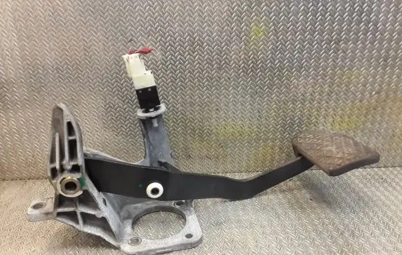 Mercedes-Benz E W211 Brake pedal 2112941701 A2112941701