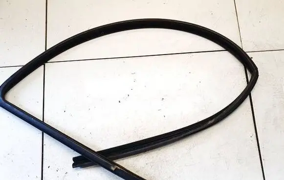 Opel Astra H Rubber seal front coupe door
