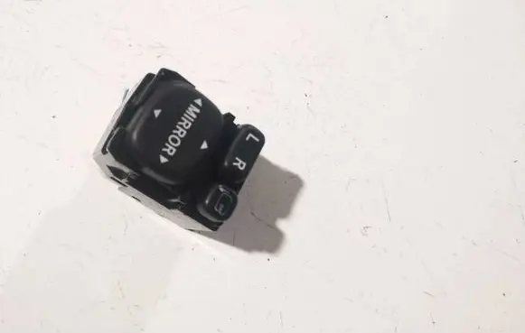 Wing mirror switch